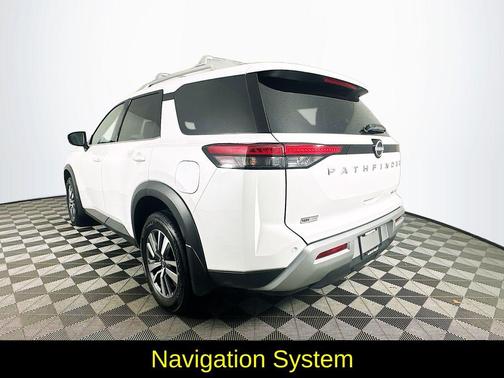 Everest White P 2025 Nissan Pathfinder SL