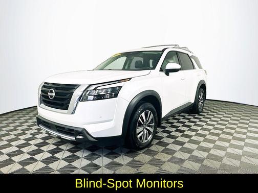 Everest White P 2025 Nissan Pathfinder SL