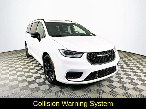 White 2025 Chrysler Pacifica Limited