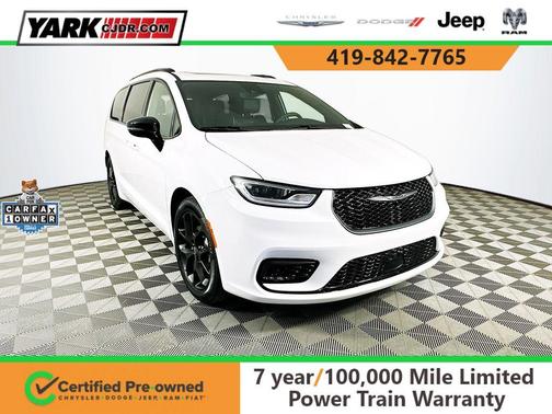 White 2025 Chrysler Pacifica Limited