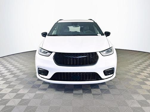White 2025 Chrysler Pacifica Limited