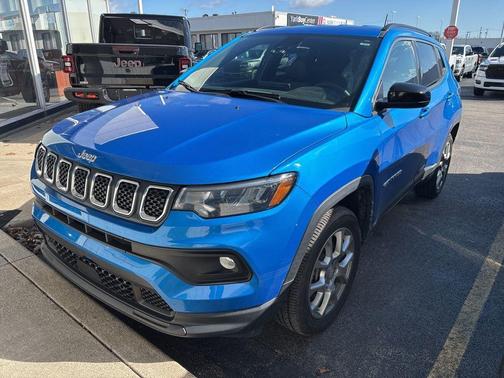 2023 Jeep Compass Latitude Lux