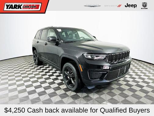 2025 Jeep Grand Cherokee Laredo