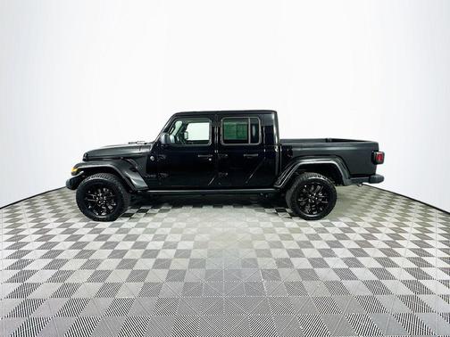 2024 Jeep Gladiator Nighthawk