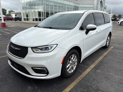 2023 Chrysler Pacifica Touring-L