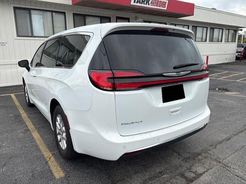 2023 Chrysler Pacifica Touring-L