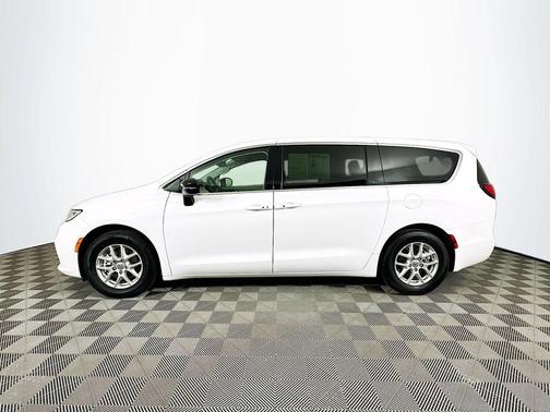 2024 Chrysler Pacifica Touring-L