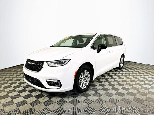 2024 Chrysler Pacifica Touring-L