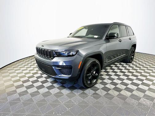 Gray 2024 Jeep Grand Cherokee Laredo