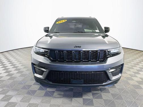 Gray 2024 Jeep Grand Cherokee Laredo