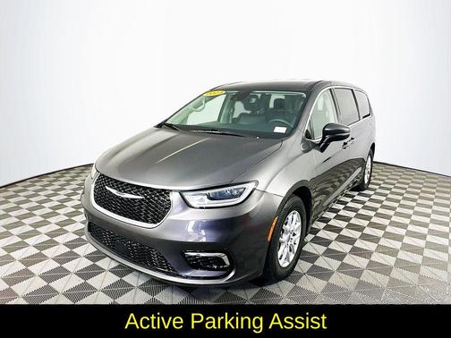 2023 Chrysler Pacifica Touring-L