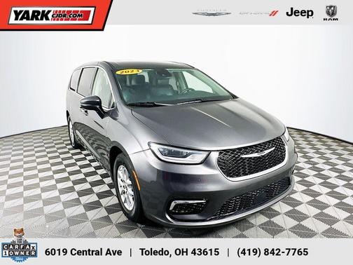 2023 Chrysler Pacifica Touring-L