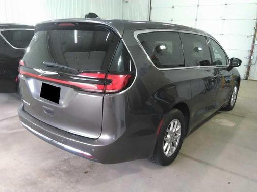 2023 Chrysler Pacifica Touring-L