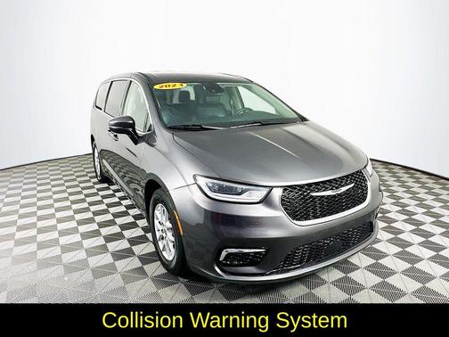 2023 Chrysler Pacifica Touring-L