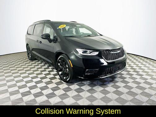 Black 2025 Chrysler Pacifica Limited