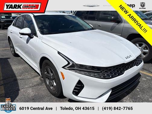 White 2023 Kia K5 LXS