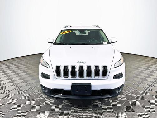 White 2016 Jeep Cherokee Latitude