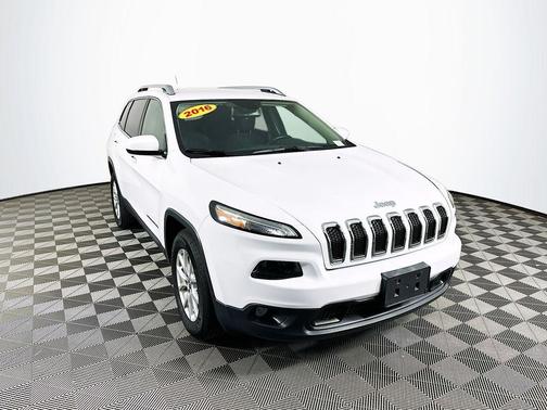 White 2016 Jeep Cherokee Latitude