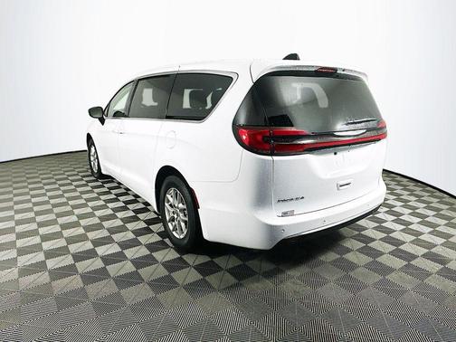 2024 Chrysler Pacifica Touring-L