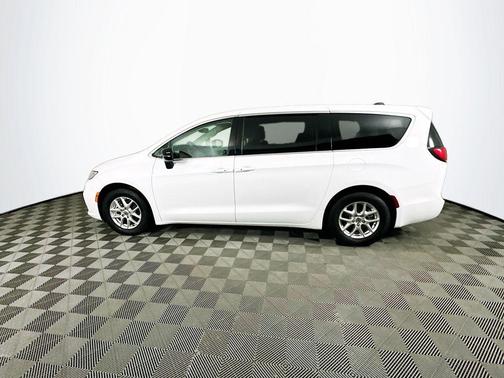 2024 Chrysler Pacifica Touring-L