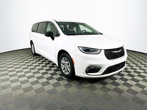 2024 Chrysler Pacifica Touring-L