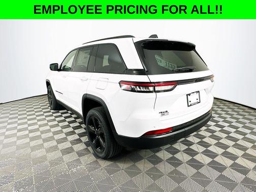 2025 Jeep Grand Cherokee Laredo