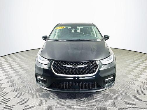 2024 Chrysler Pacifica Touring-L