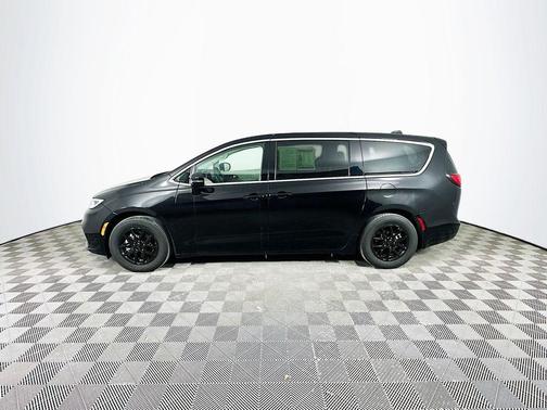 2024 Chrysler Pacifica Touring-L