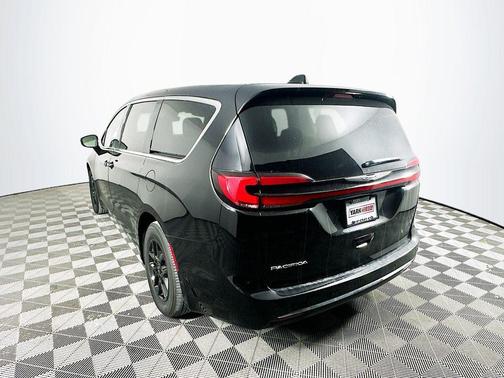 2024 Chrysler Pacifica Touring-L