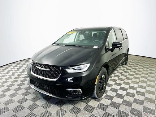 2024 Chrysler Pacifica Touring-L