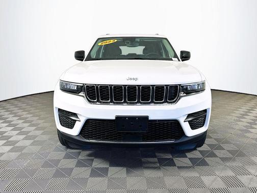 White 2023 Jeep Grand Cherokee Laredo
