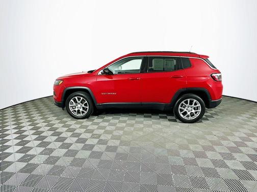 2024 Jeep Compass Latitude Lux