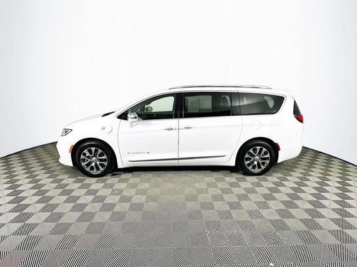 2022 Chrysler Pacifica Hybrid Pinnacle