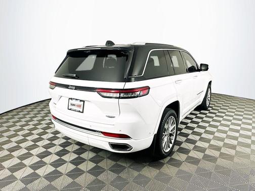2022 Jeep Grand Cherokee Summit