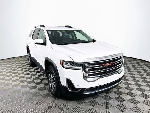 White 2023 GMC Acadia SLT