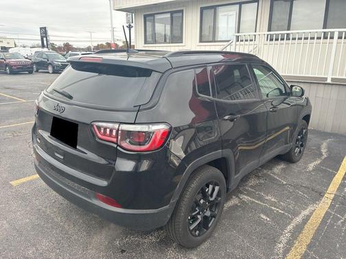 2023 Jeep Compass Altitude