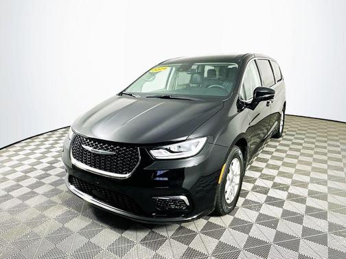 2024 Chrysler Pacifica Touring-L