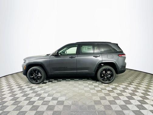 2025 Jeep Grand Cherokee Laredo