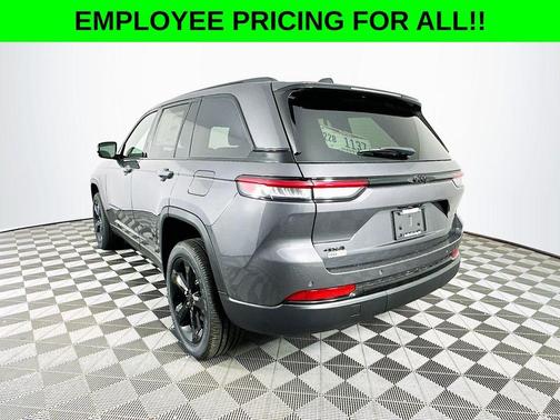 2025 Jeep Grand Cherokee Laredo