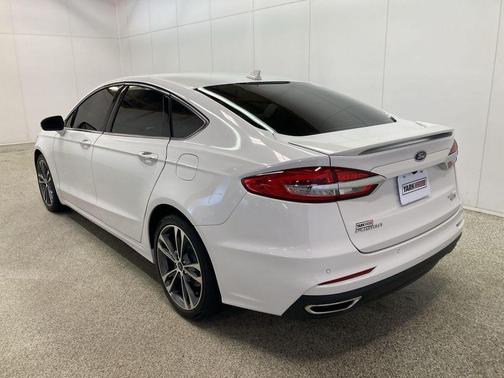 Photo 5 of 38 of 2020 Ford Fusion Titanium