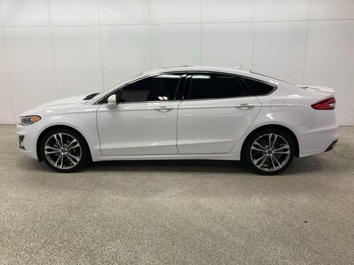 Photo 4 of 38 of 2020 Ford Fusion Titanium