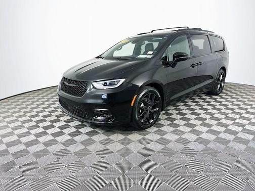 Black 2025 Chrysler Pacifica Limited