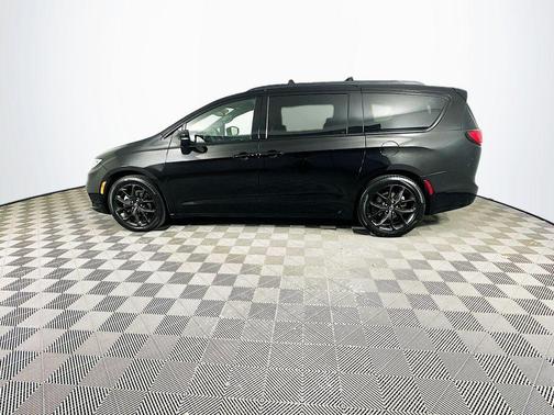 Black 2025 Chrysler Pacifica Limited