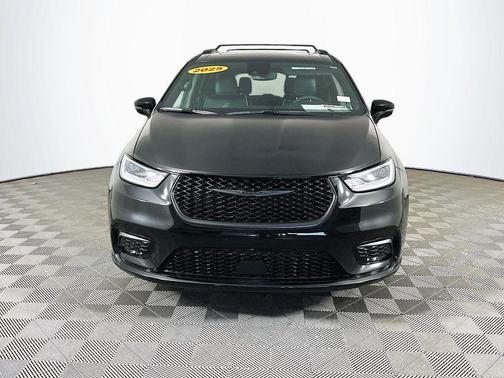 Black 2025 Chrysler Pacifica Limited