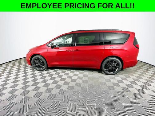 2026 Chrysler Pacifica Select