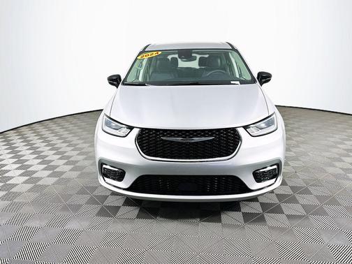 2024 Chrysler Pacifica Touring-L