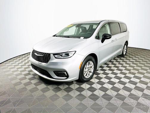 2024 Chrysler Pacifica Touring-L