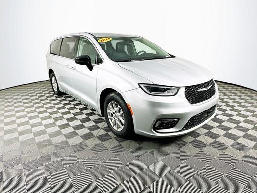 2024 Chrysler Pacifica Touring-L