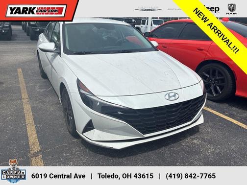 Gray 2022 Hyundai ELANTRA SEL