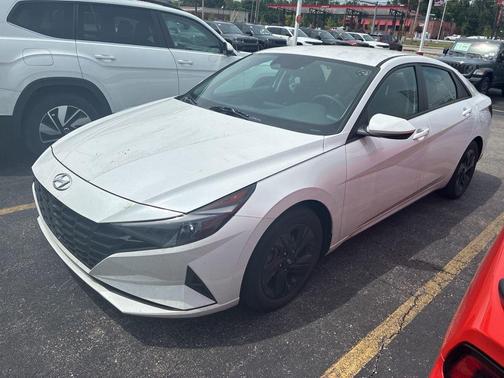 Gray 2022 Hyundai ELANTRA SEL
